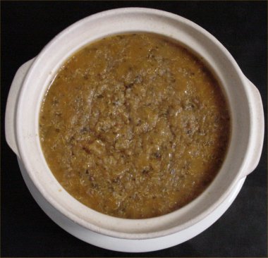[ Porridge of shinigang taste containing quinua, vegetables and meet. ]